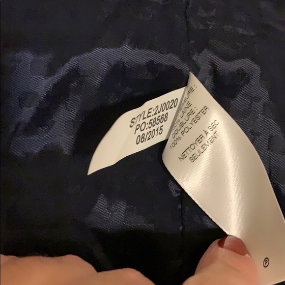 Vineyard vines suit jacket pockets & anchor button - Picture 13 of 16